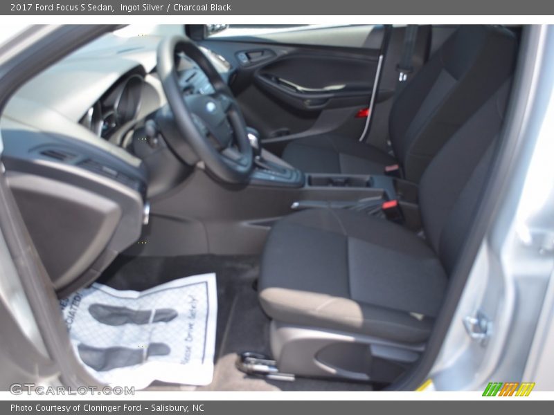 Ingot Silver / Charcoal Black 2017 Ford Focus S Sedan