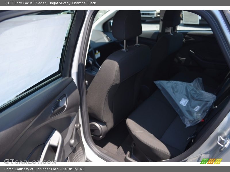 Ingot Silver / Charcoal Black 2017 Ford Focus S Sedan