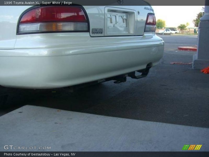Super White / Beige 1996 Toyota Avalon XL