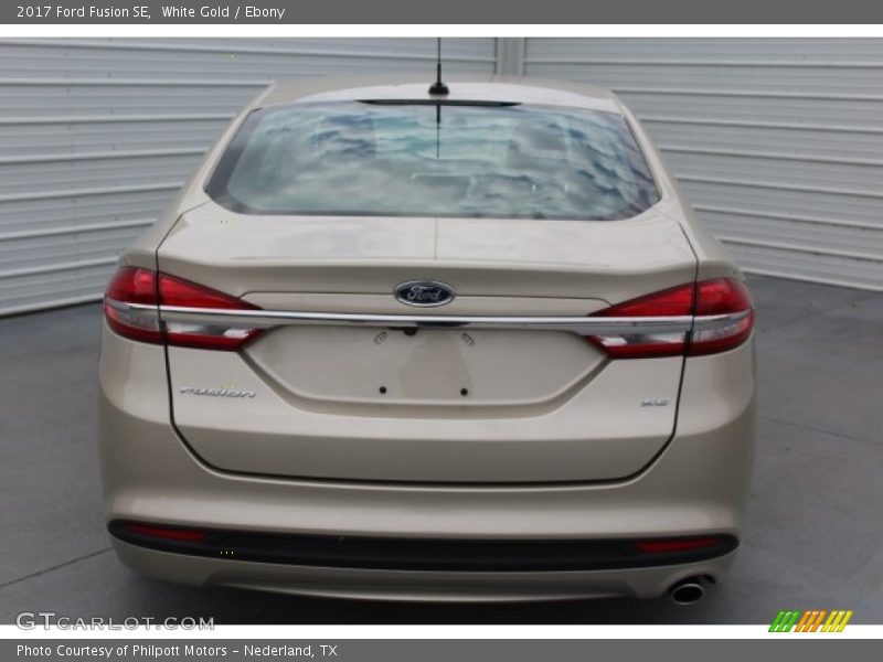 White Gold / Ebony 2017 Ford Fusion SE