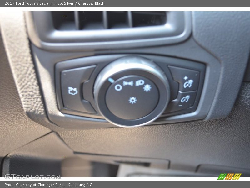 Ingot Silver / Charcoal Black 2017 Ford Focus S Sedan