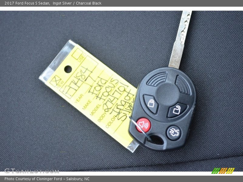 Ingot Silver / Charcoal Black 2017 Ford Focus S Sedan