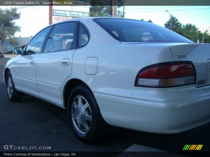 Super White / Beige 1996 Toyota Avalon XL