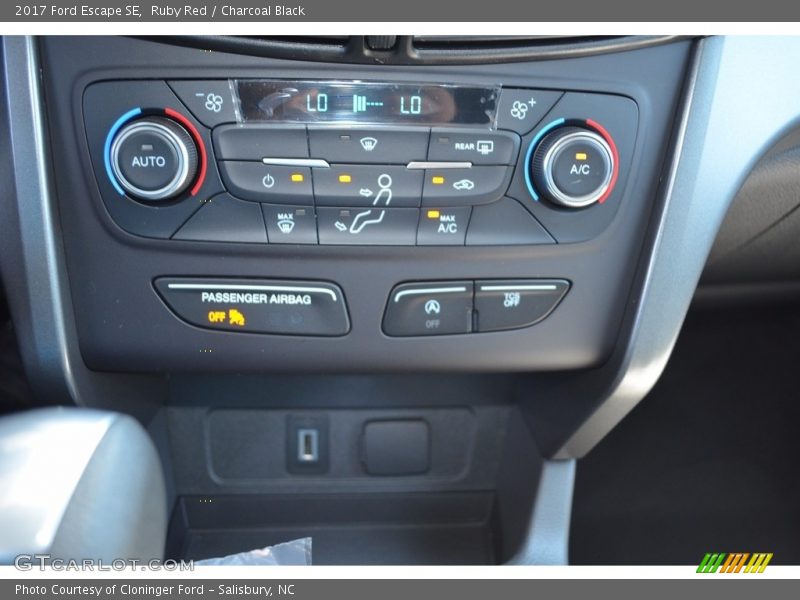 Ruby Red / Charcoal Black 2017 Ford Escape SE