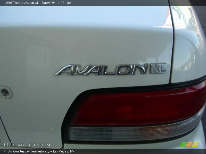Super White / Beige 1996 Toyota Avalon XL