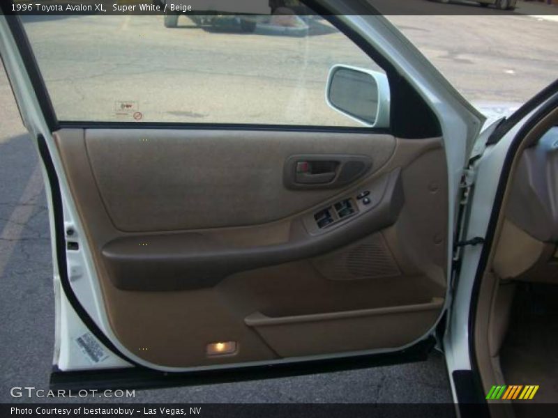 Super White / Beige 1996 Toyota Avalon XL