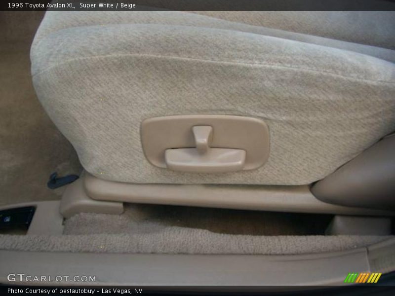 Super White / Beige 1996 Toyota Avalon XL