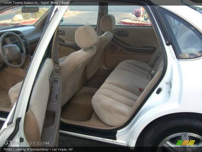 Super White / Beige 1996 Toyota Avalon XL