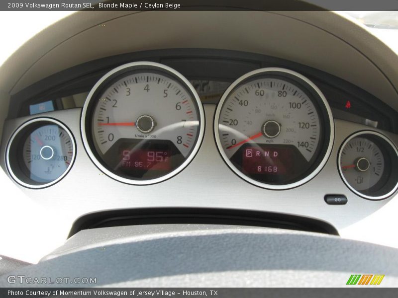 Blonde Maple / Ceylon Beige 2009 Volkswagen Routan SEL