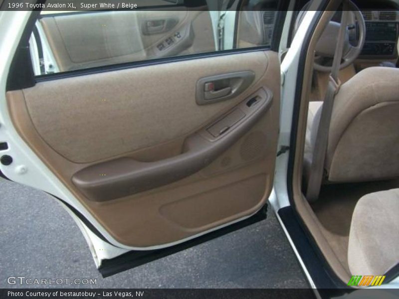 Super White / Beige 1996 Toyota Avalon XL