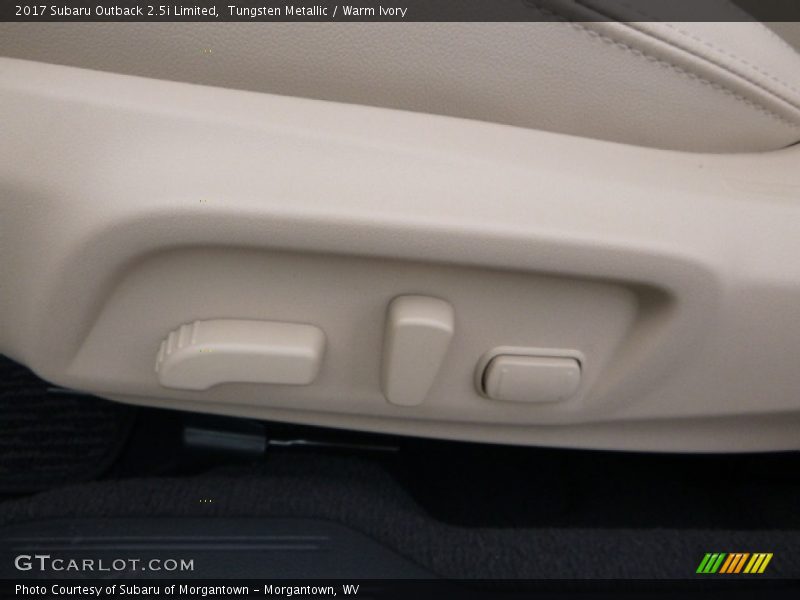 Tungsten Metallic / Warm Ivory 2017 Subaru Outback 2.5i Limited