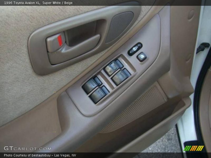 Super White / Beige 1996 Toyota Avalon XL
