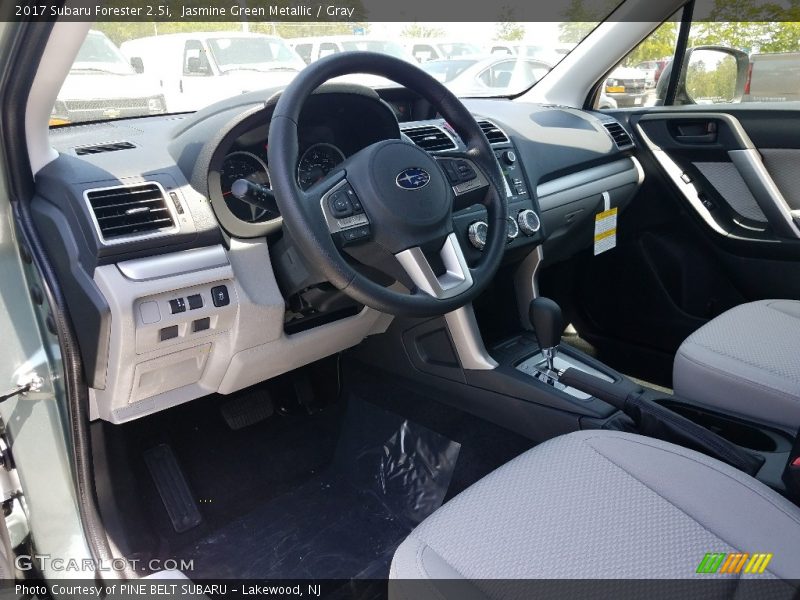 Jasmine Green Metallic / Gray 2017 Subaru Forester 2.5i