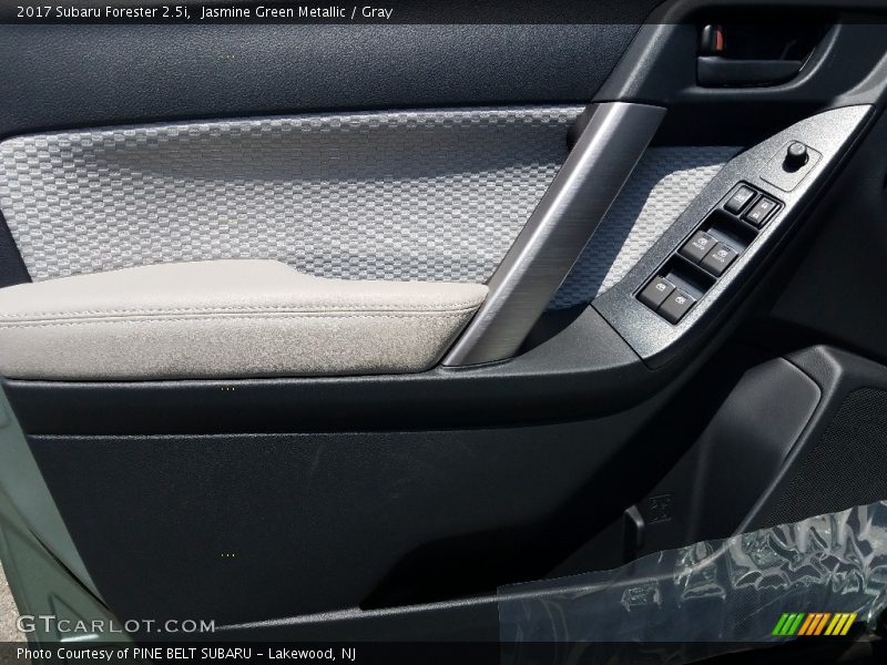 Jasmine Green Metallic / Gray 2017 Subaru Forester 2.5i