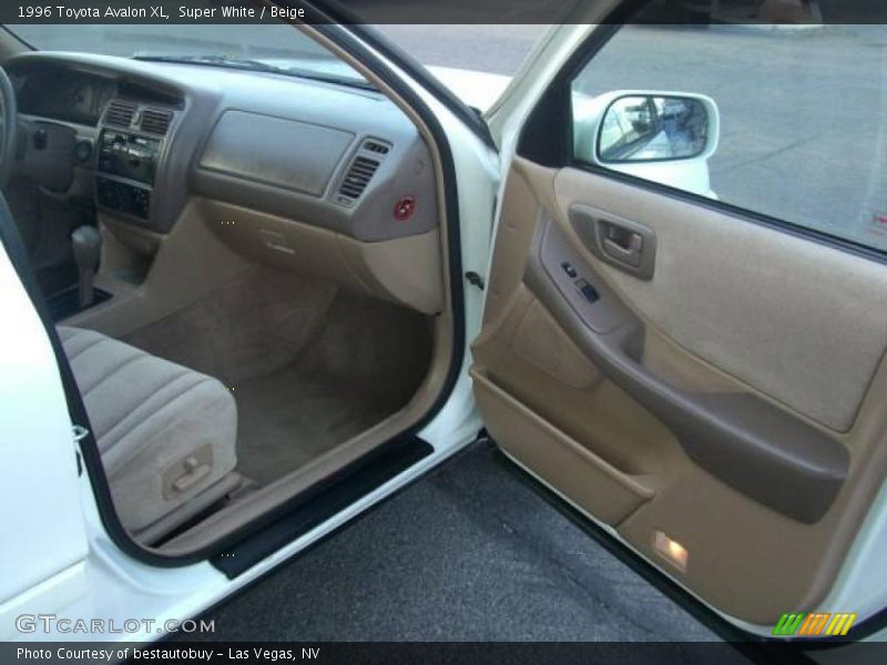 Super White / Beige 1996 Toyota Avalon XL