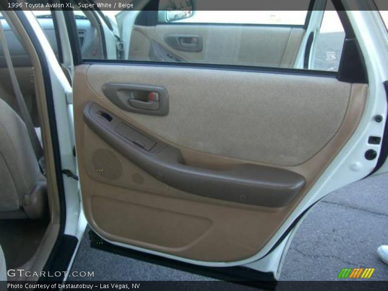 Super White / Beige 1996 Toyota Avalon XL