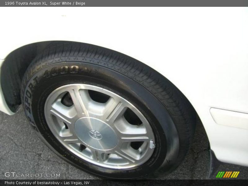 Super White / Beige 1996 Toyota Avalon XL
