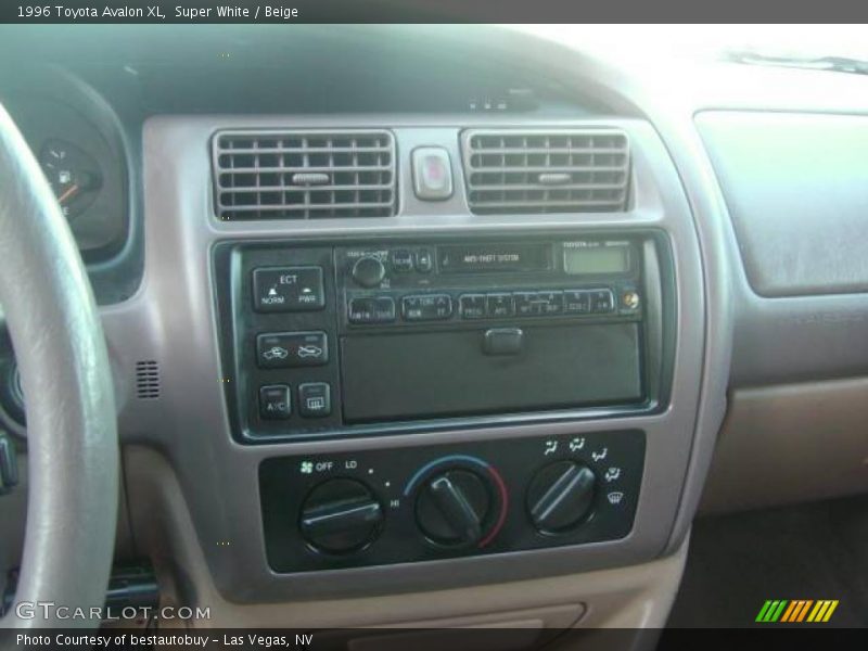 Super White / Beige 1996 Toyota Avalon XL