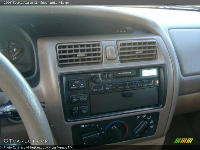 Super White / Beige 1996 Toyota Avalon XL