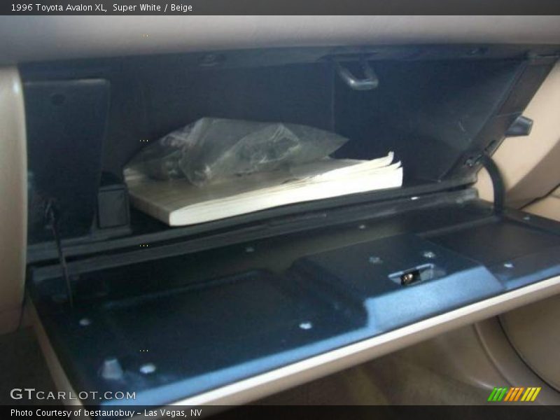Super White / Beige 1996 Toyota Avalon XL