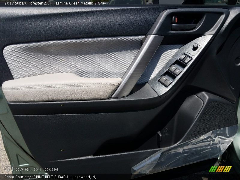 Jasmine Green Metallic / Gray 2017 Subaru Forester 2.5i