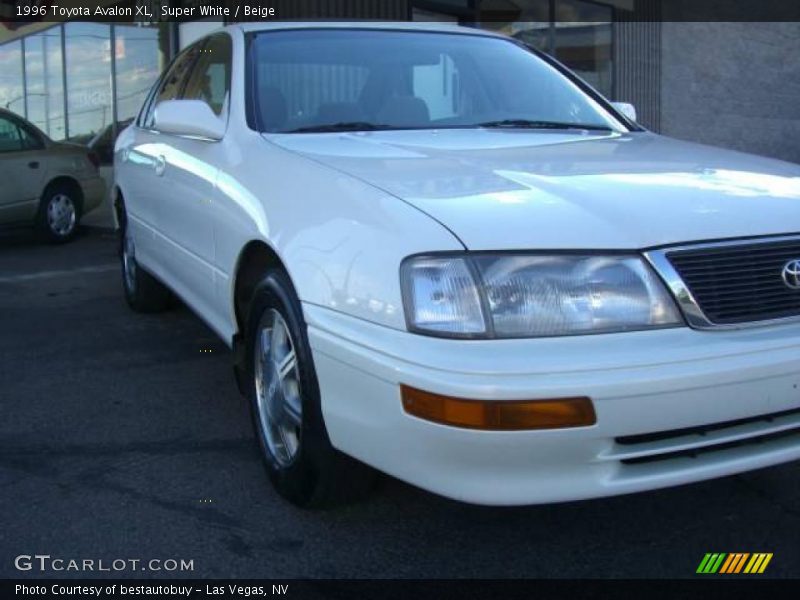 Super White / Beige 1996 Toyota Avalon XL