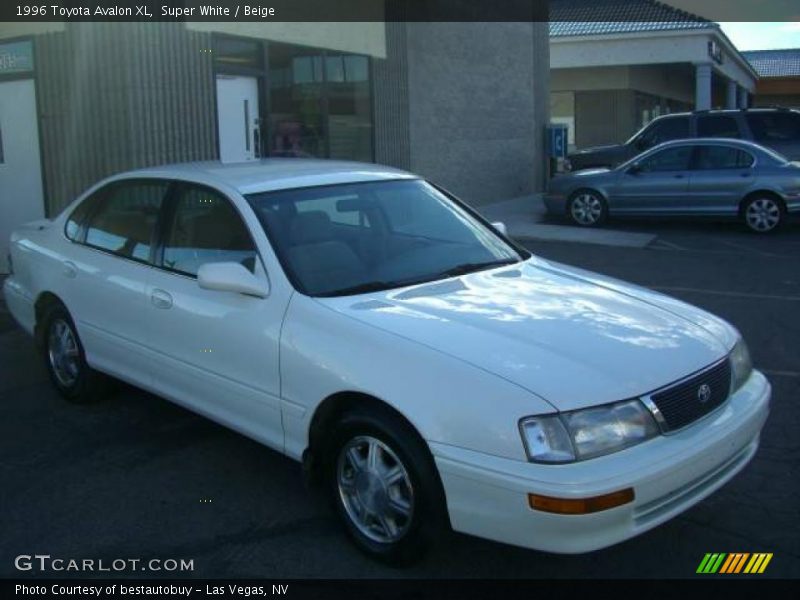 Super White / Beige 1996 Toyota Avalon XL