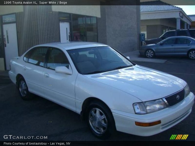 Super White / Beige 1996 Toyota Avalon XL