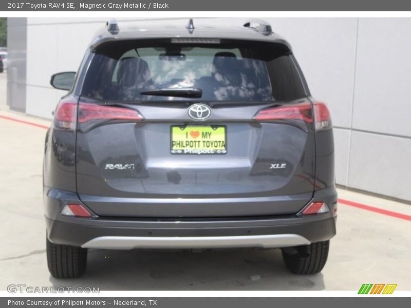 Magnetic Gray Metallic / Black 2017 Toyota RAV4 SE