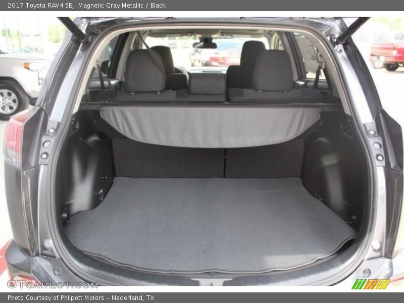 Magnetic Gray Metallic / Black 2017 Toyota RAV4 SE