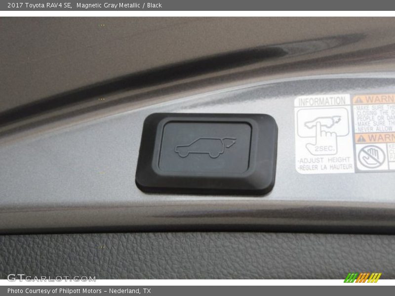 Magnetic Gray Metallic / Black 2017 Toyota RAV4 SE
