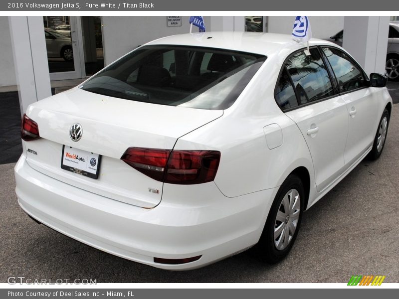 Pure White / Titan Black 2016 Volkswagen Jetta S