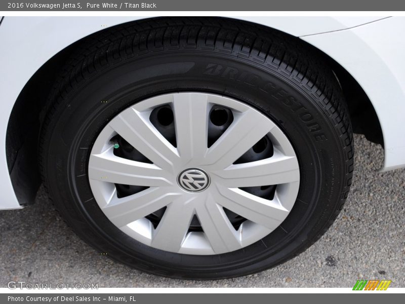 Pure White / Titan Black 2016 Volkswagen Jetta S