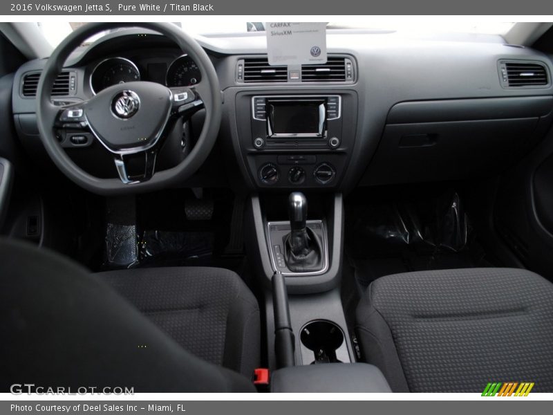 Pure White / Titan Black 2016 Volkswagen Jetta S
