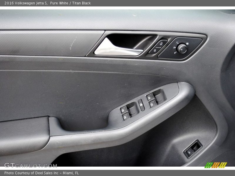 Pure White / Titan Black 2016 Volkswagen Jetta S