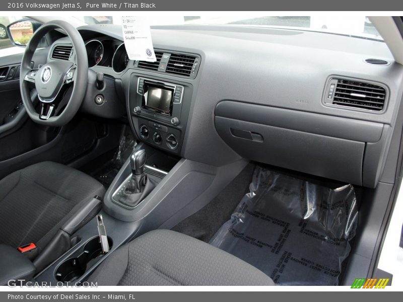 Pure White / Titan Black 2016 Volkswagen Jetta S