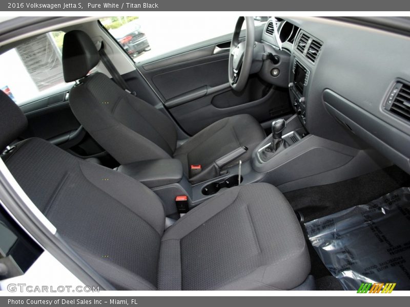 Pure White / Titan Black 2016 Volkswagen Jetta S