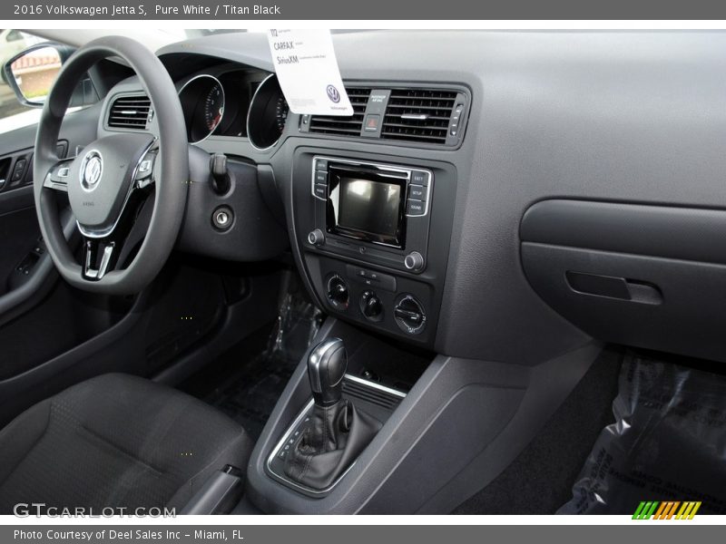 Pure White / Titan Black 2016 Volkswagen Jetta S