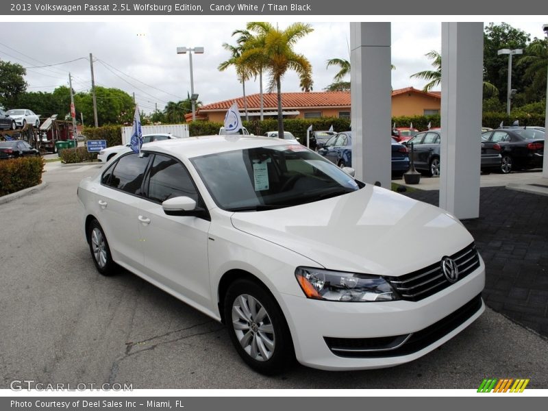 Candy White / Titan Black 2013 Volkswagen Passat 2.5L Wolfsburg Edition