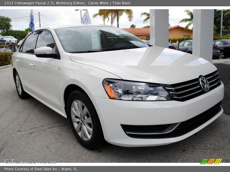 Candy White / Titan Black 2013 Volkswagen Passat 2.5L Wolfsburg Edition