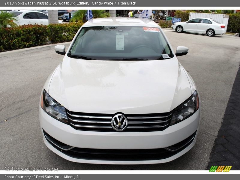 Candy White / Titan Black 2013 Volkswagen Passat 2.5L Wolfsburg Edition