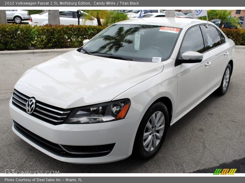 Candy White / Titan Black 2013 Volkswagen Passat 2.5L Wolfsburg Edition
