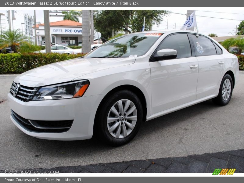 Candy White / Titan Black 2013 Volkswagen Passat 2.5L Wolfsburg Edition