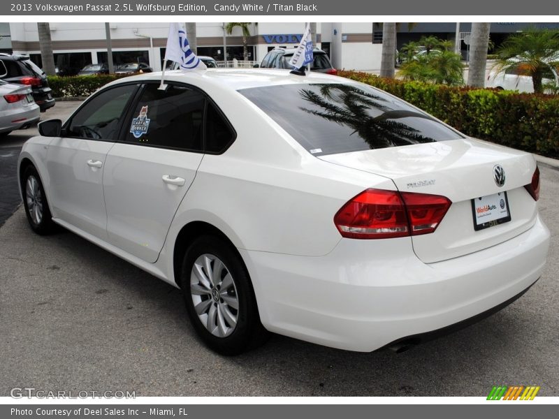 Candy White / Titan Black 2013 Volkswagen Passat 2.5L Wolfsburg Edition