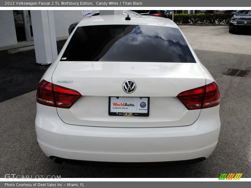 Candy White / Titan Black 2013 Volkswagen Passat 2.5L Wolfsburg Edition