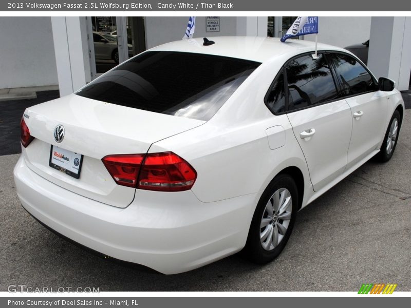 Candy White / Titan Black 2013 Volkswagen Passat 2.5L Wolfsburg Edition