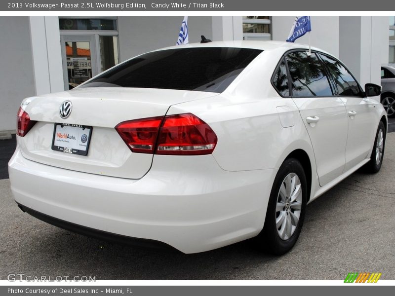 Candy White / Titan Black 2013 Volkswagen Passat 2.5L Wolfsburg Edition