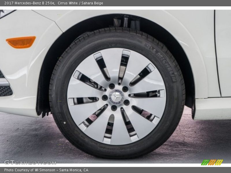 Cirrus White / Sahara Beige 2017 Mercedes-Benz B 250e