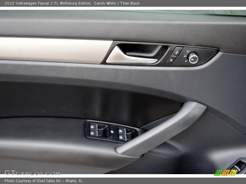 Candy White / Titan Black 2013 Volkswagen Passat 2.5L Wolfsburg Edition