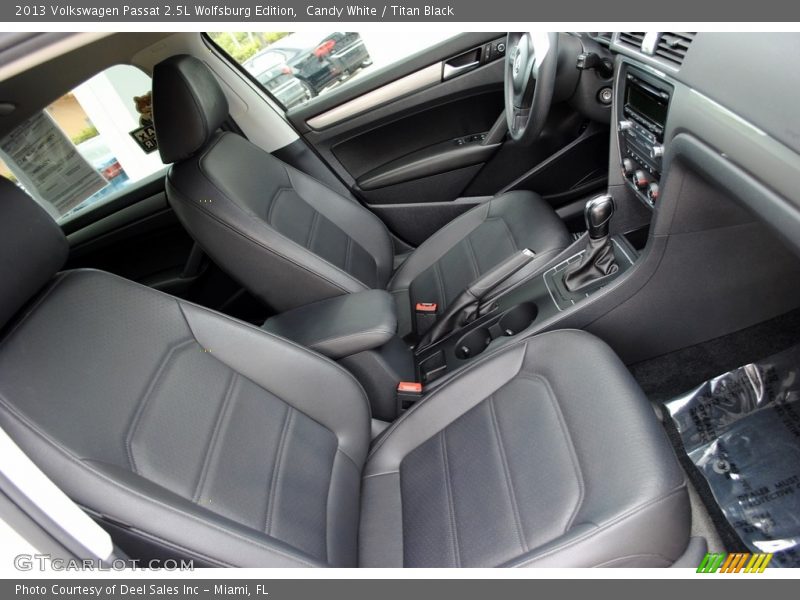 Candy White / Titan Black 2013 Volkswagen Passat 2.5L Wolfsburg Edition